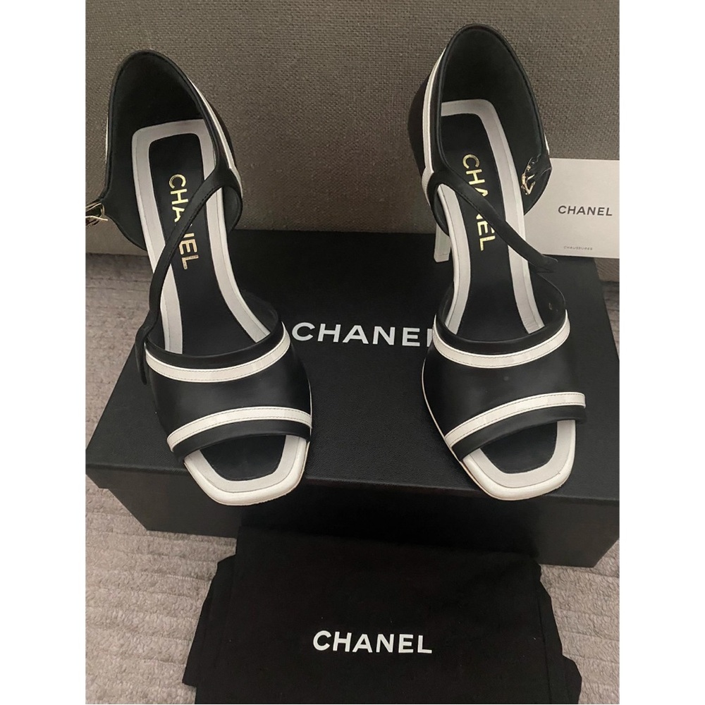 CHANEL Elegant Black and White Heels Sz 37.5 - Picture 2 of 10